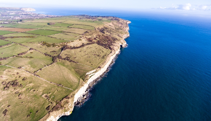 Les paillottes de plage sont-elles interdites dans la bande des 100 mètres et dans les espaces remarquables du littoral ?